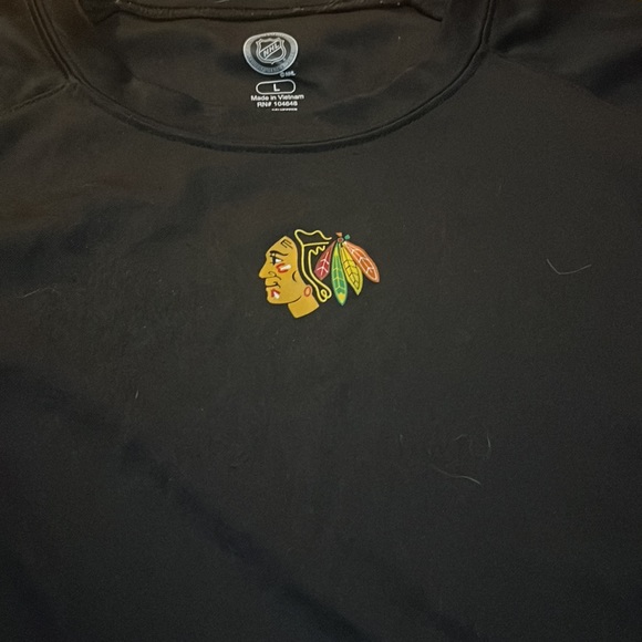 Men's NHL Chicago Blackhawk's long sleeve black and red logo hockey shirt sz L - Picture 2 of 7